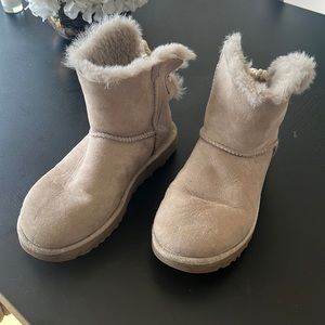 Ugg boot - size 8